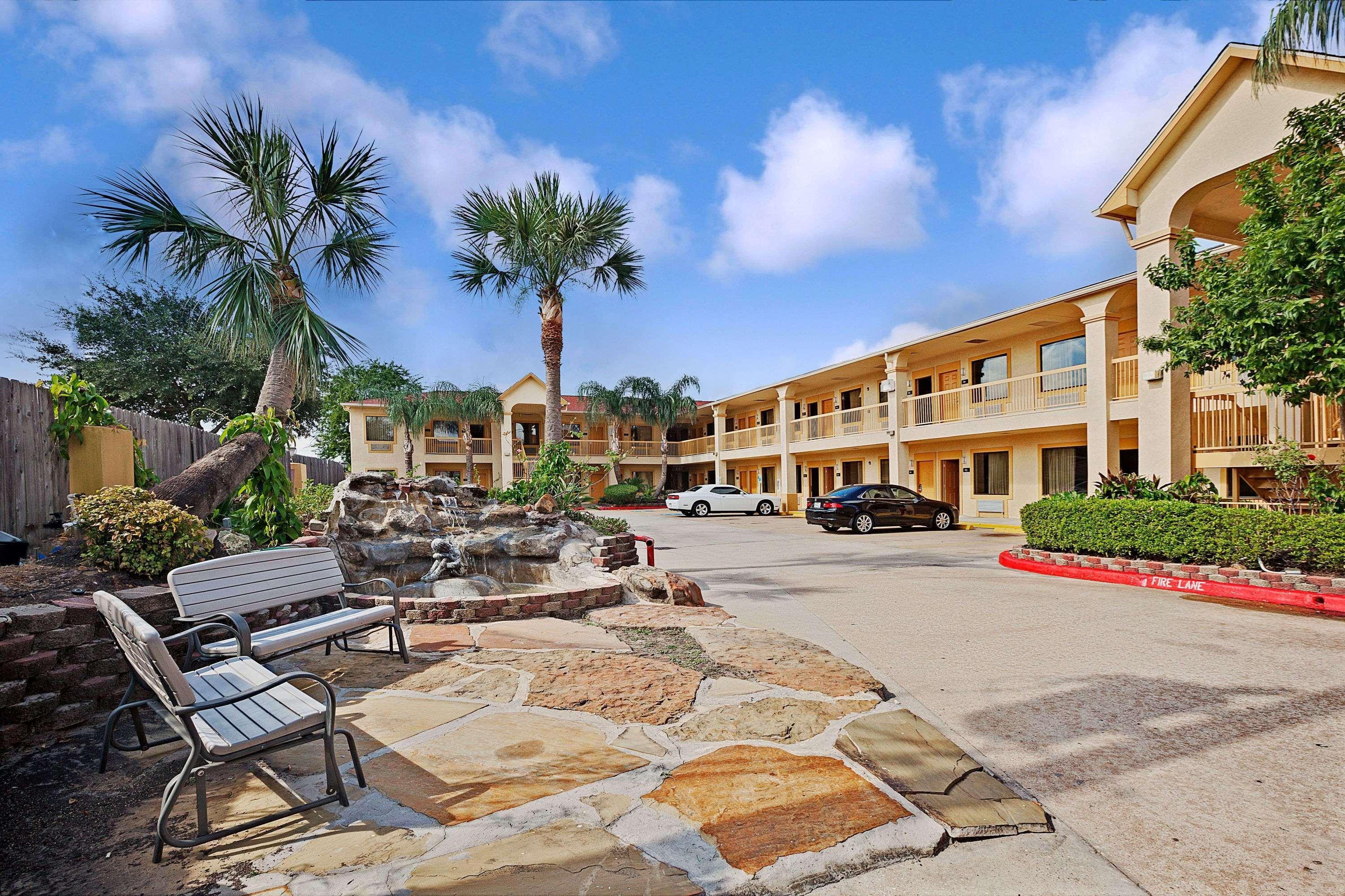 Super 8 By Wyndham Houston Hobby Airport South Hotel Екстериор снимка