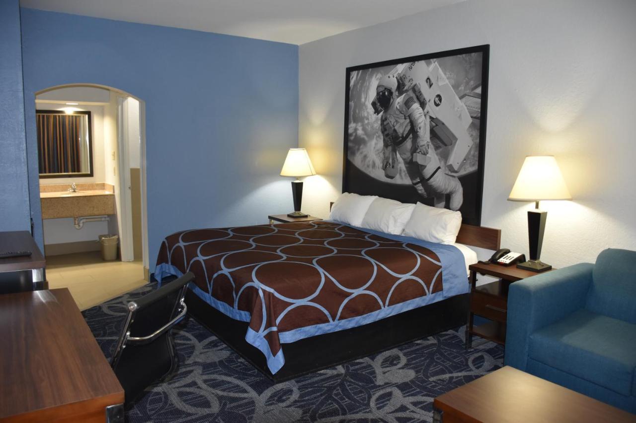 Super 8 By Wyndham Houston Hobby Airport South Hotel Екстериор снимка